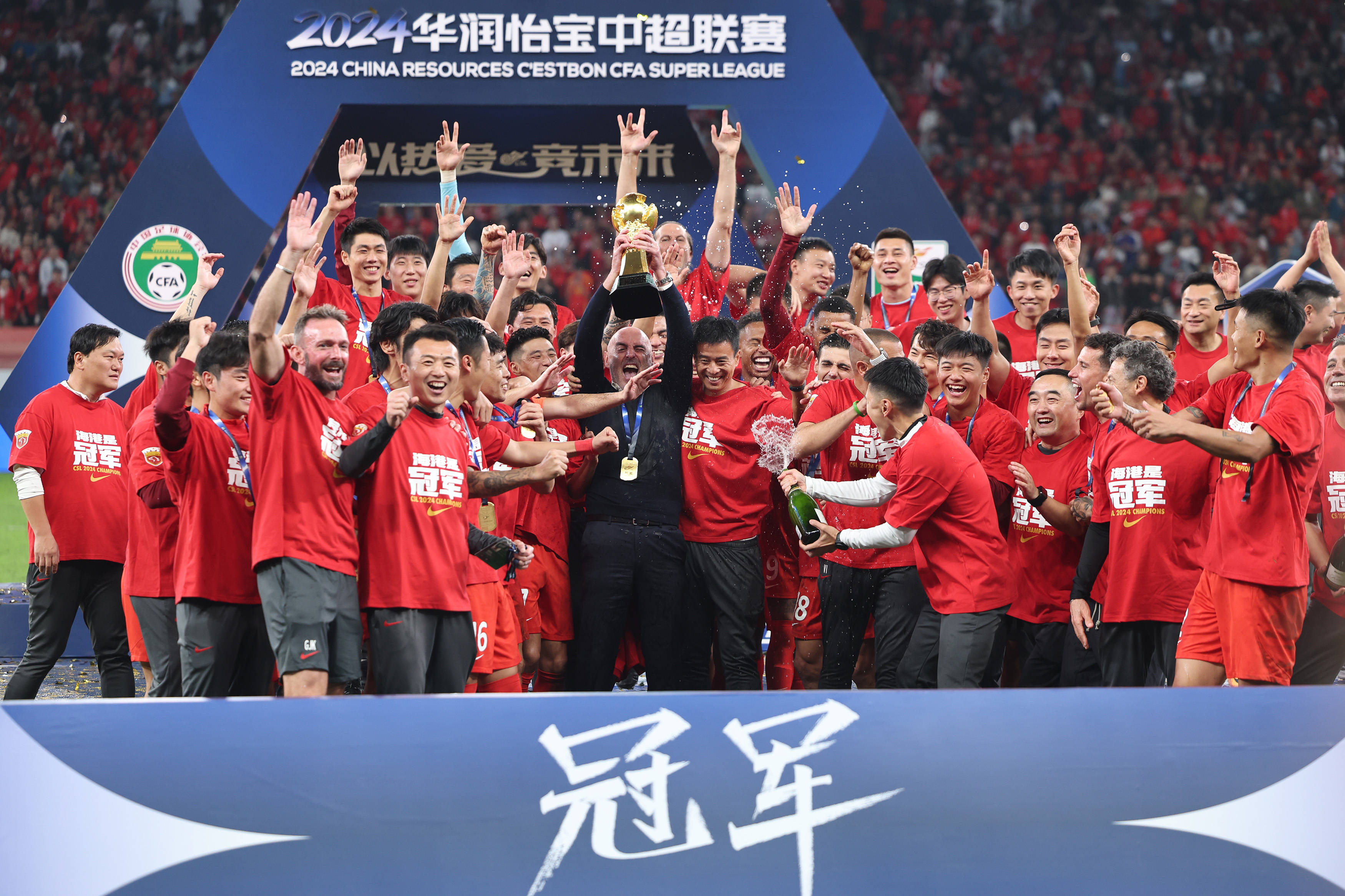 关于中国足球职业联赛豪强迎战，球员技艺超群的信息